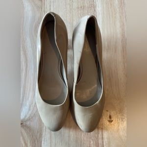 Nine West. Nude block heel. Size 8.
